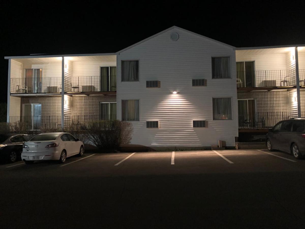 Shores Inn & Hotel Шедиак Екстериор снимка