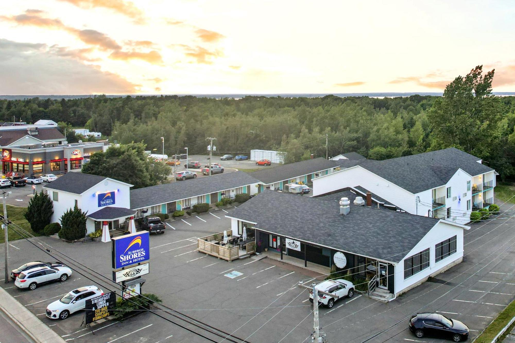 Shores Inn & Hotel Шедиак Екстериор снимка