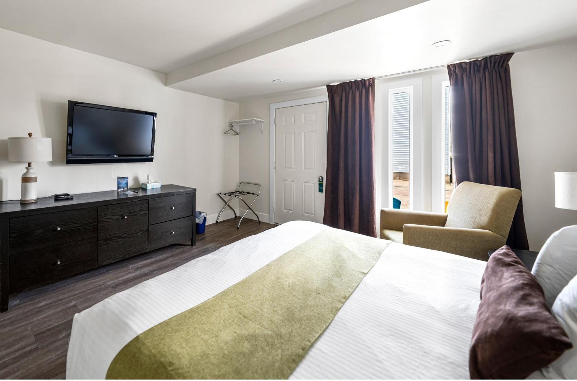 Shores Inn & Hotel Шедиак Екстериор снимка